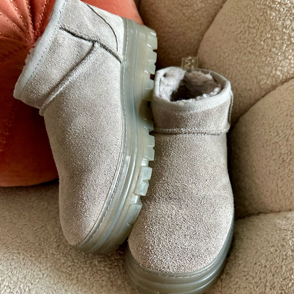 Ugg Classic Ultra Mini Clear - Sz 6
